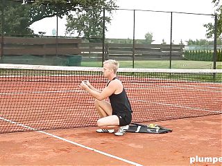 BBW dominatrix face sitting for tennis lessons